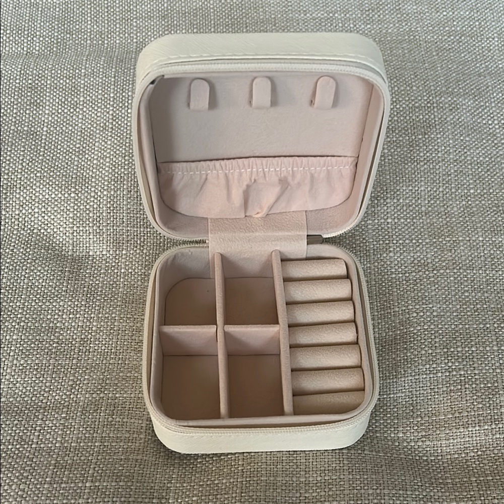 Chic Cream Jewelry Storage Case